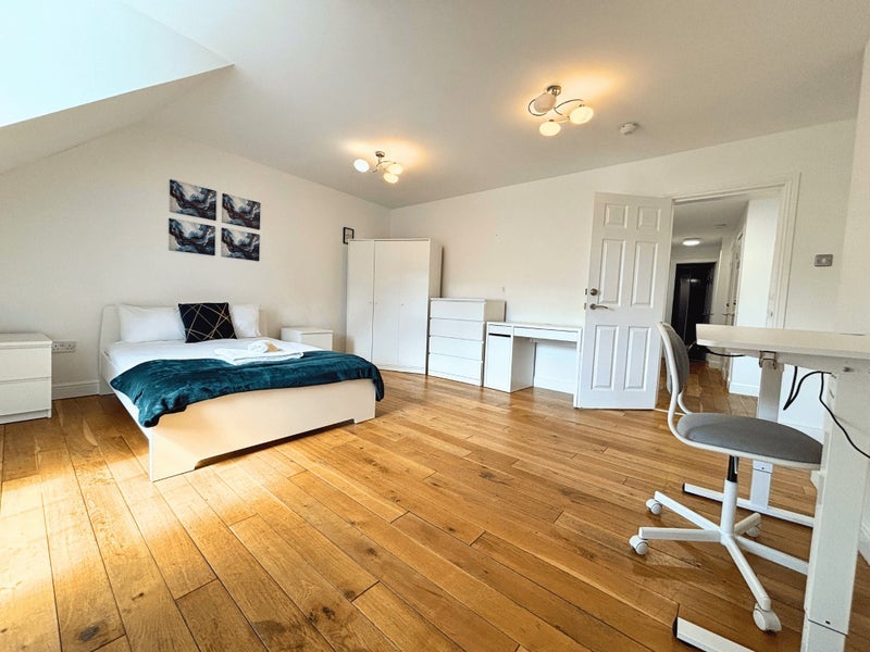 Flat Drummond Street in City of Edinburgh
