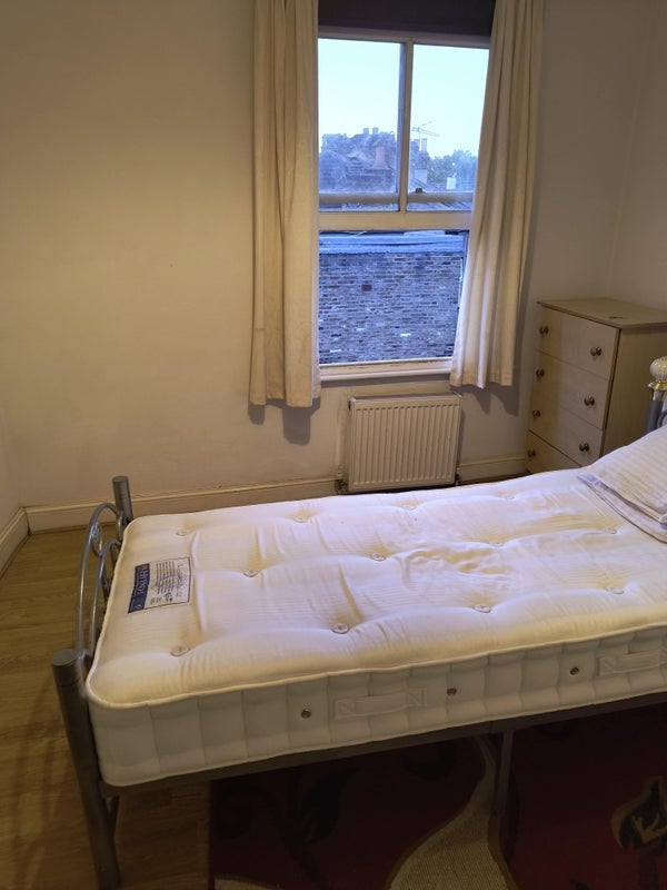 Room Stockwell Green in Greater London