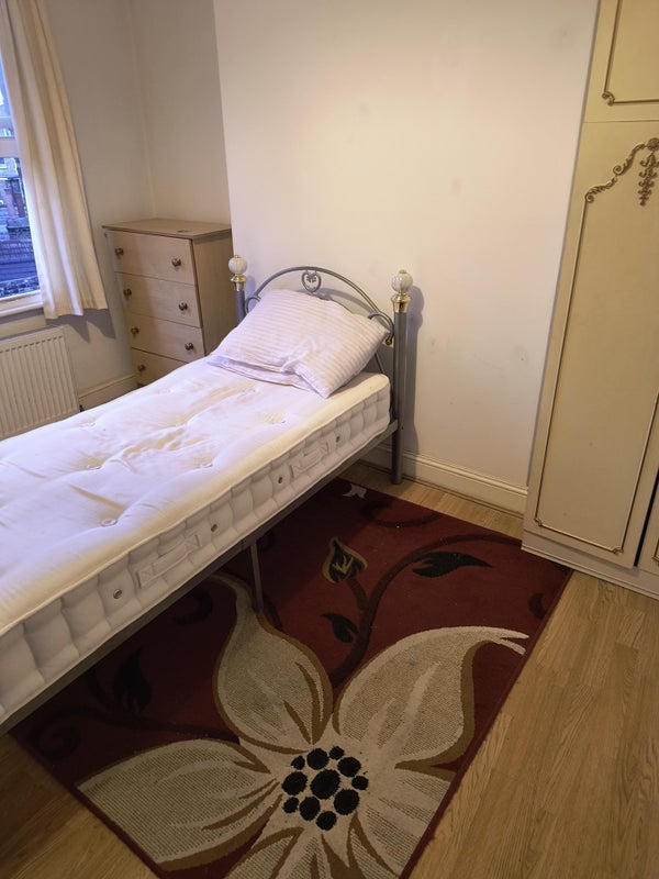 Room Stockwell Green in Greater London