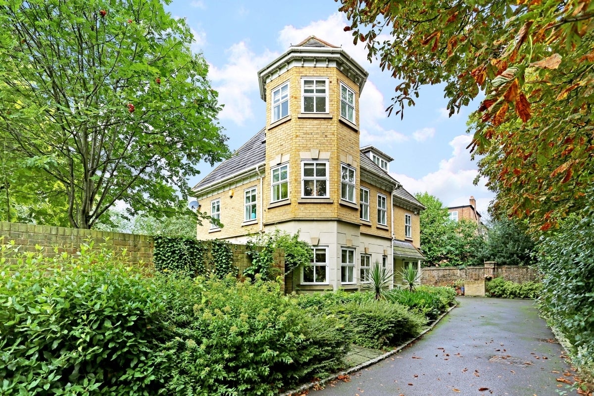 House North Common Lodge in Greater London