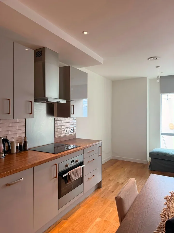 Flat Cutter Lane in Greater London