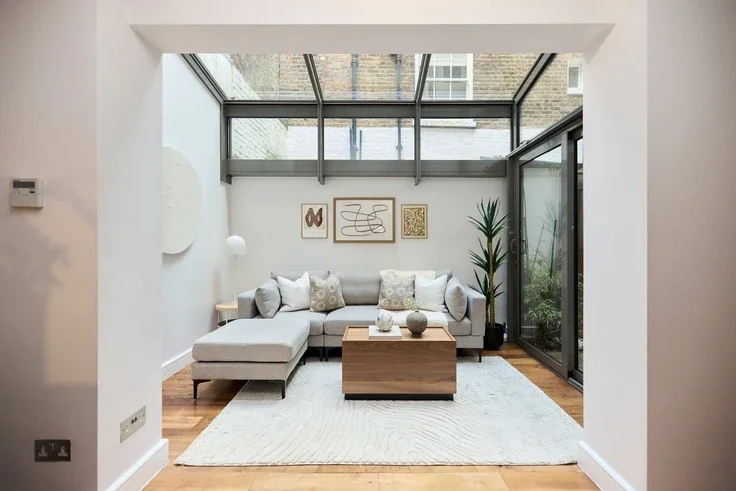 House Ansdell Terrace in Greater London