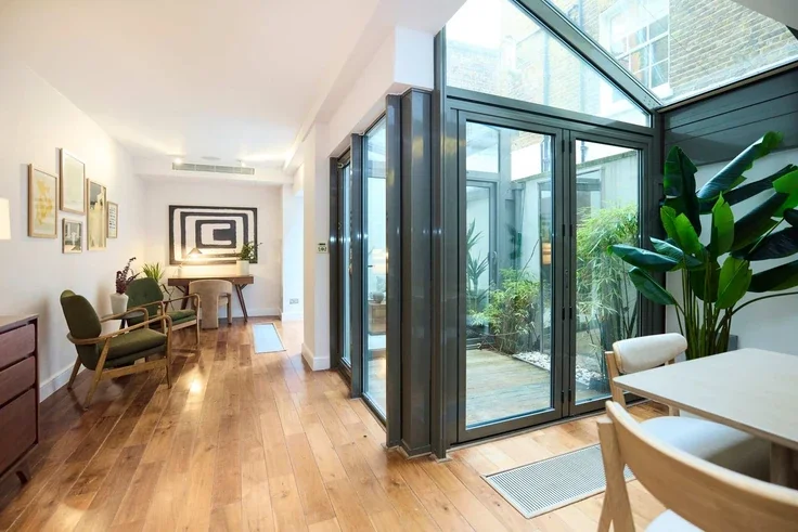 House Ansdell Terrace in Greater London