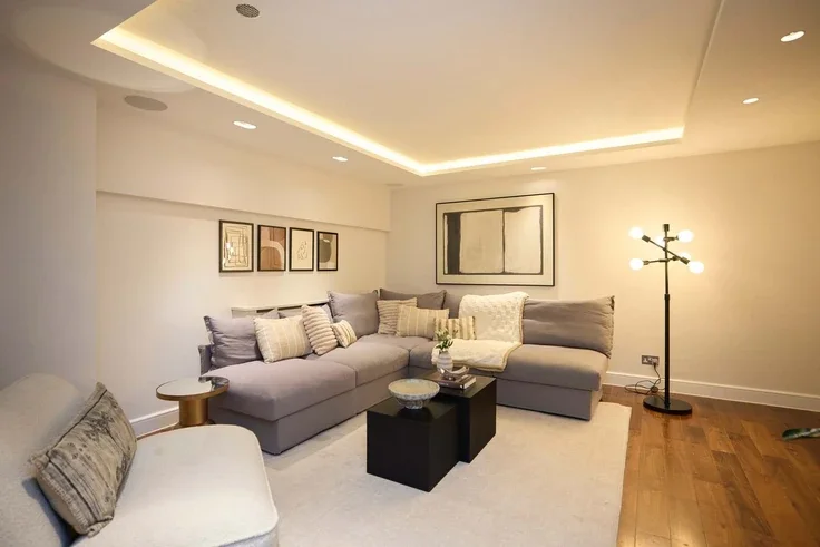 House Ansdell Terrace in Greater London