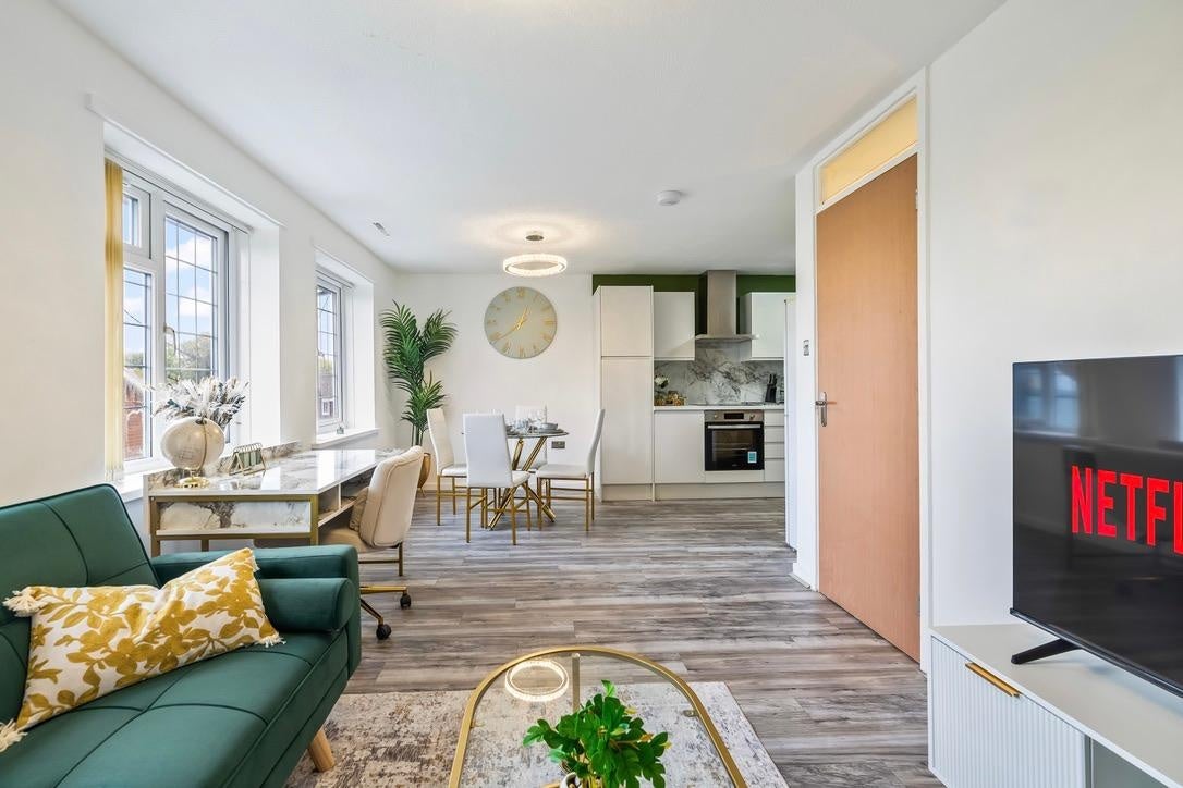 Flat Redshaw Close in Buckingham