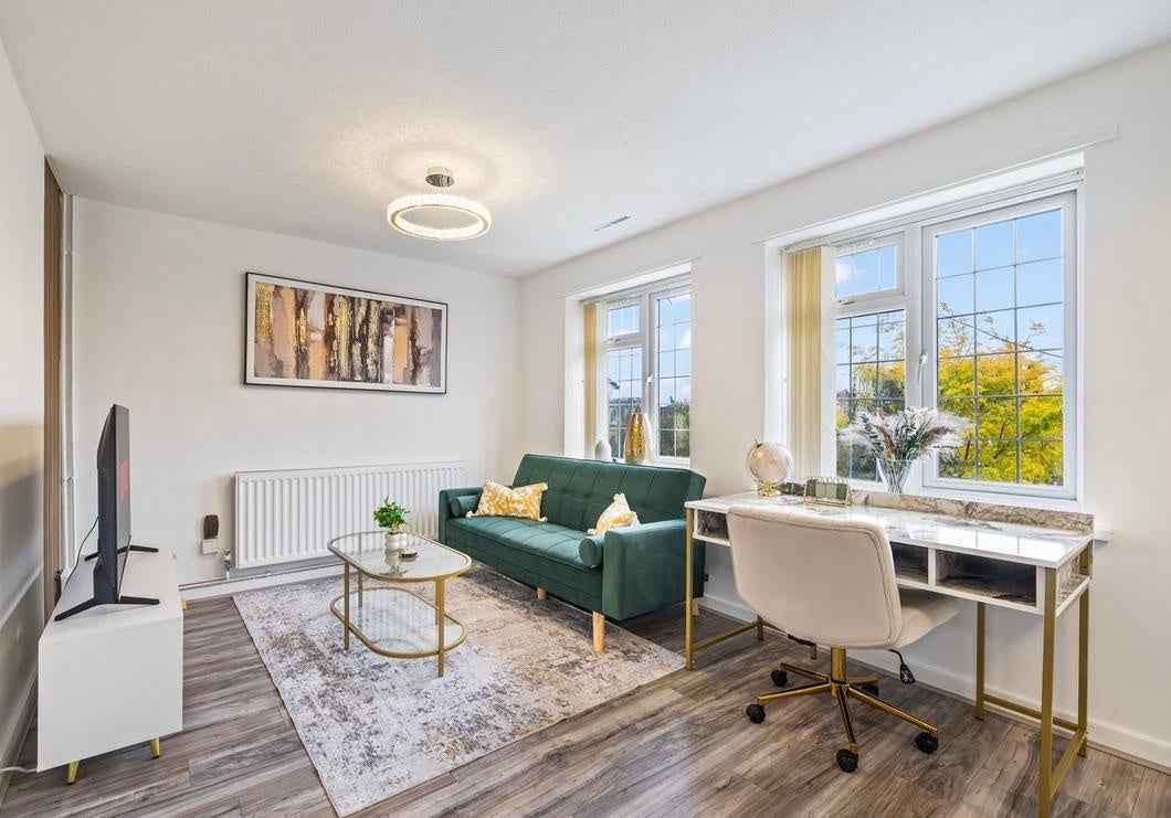 Flat Redshaw Close in Buckingham