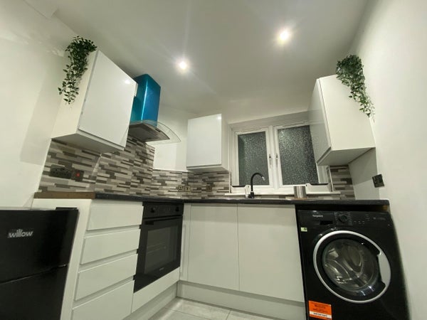 Flat Ladywell Road in London