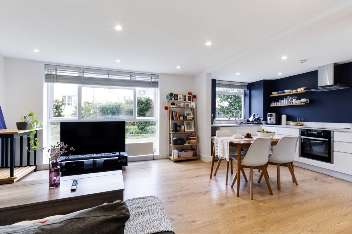 Flat Sunny Bank in Greater London