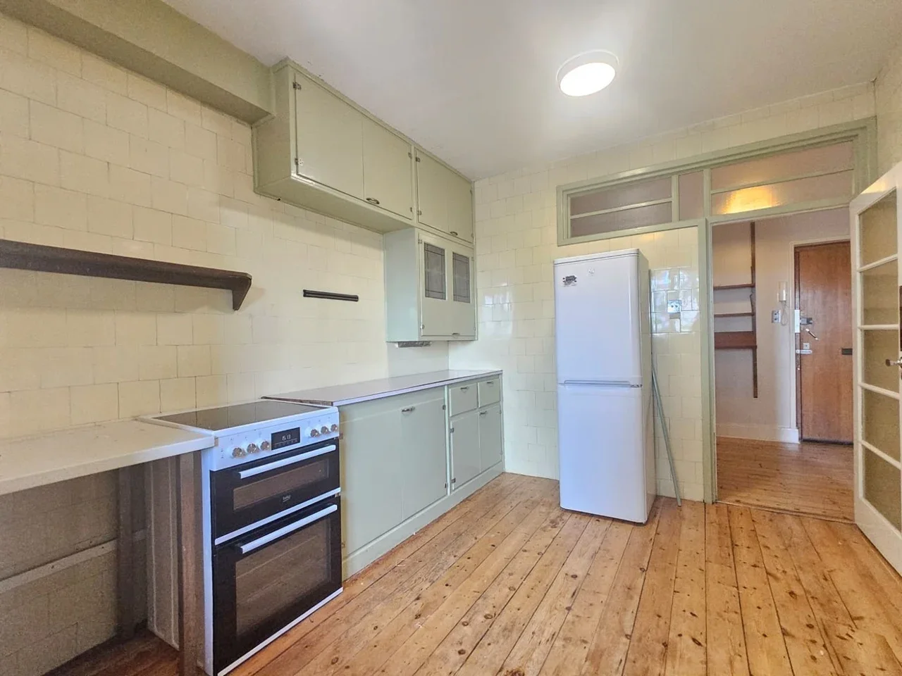 Flat Dorchester Court in Greater London