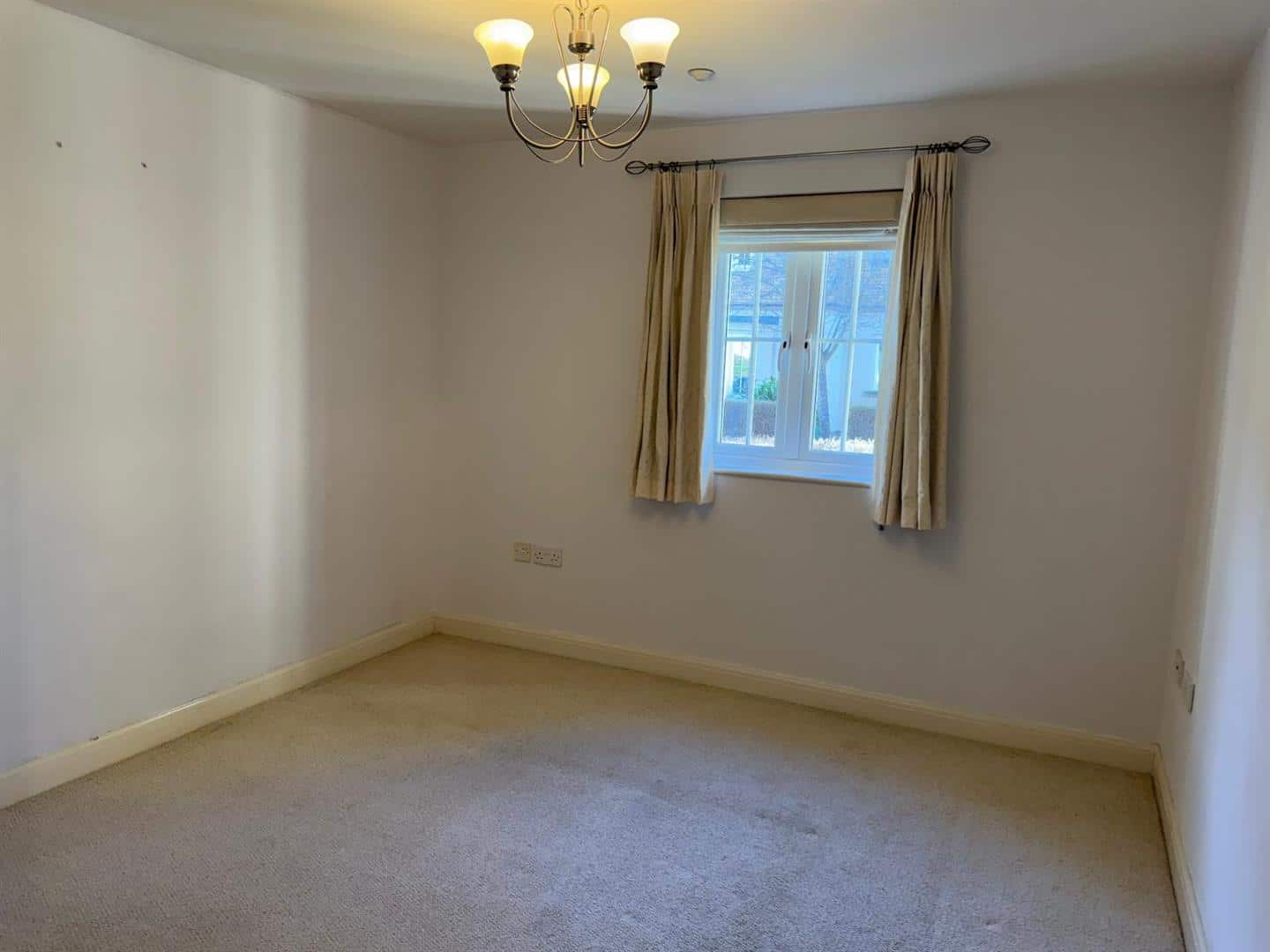 Flat Avocet Close in Rugby