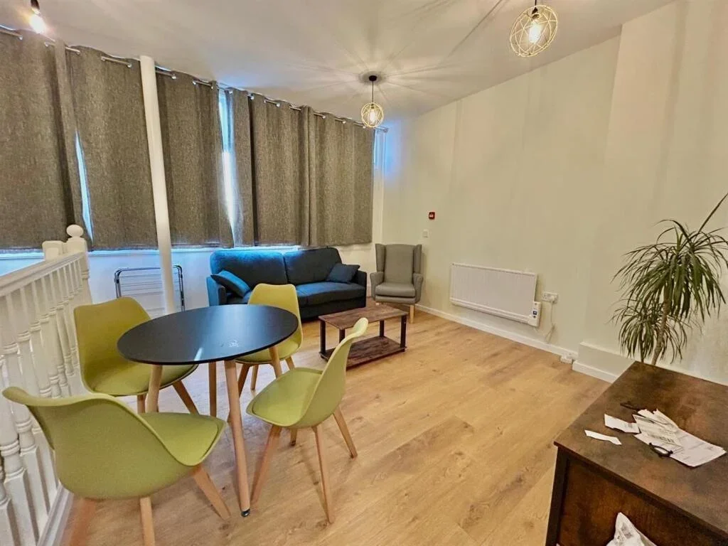Flat Royal College Street in Greater London