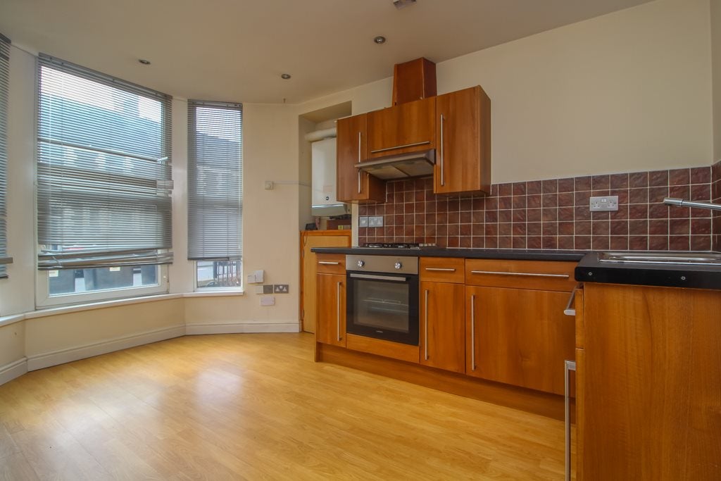 Flat Mackintosh Place in Cardiff