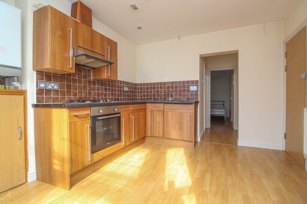Flat Mackintosh Place in Cardiff