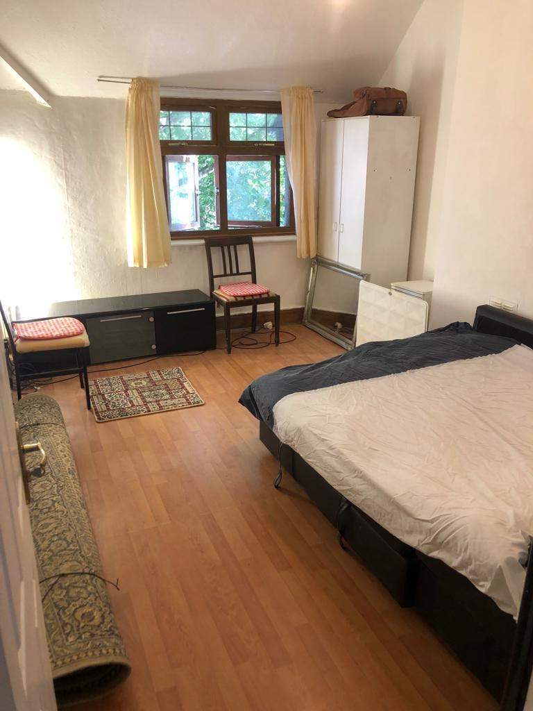 Room London Road in Greater London