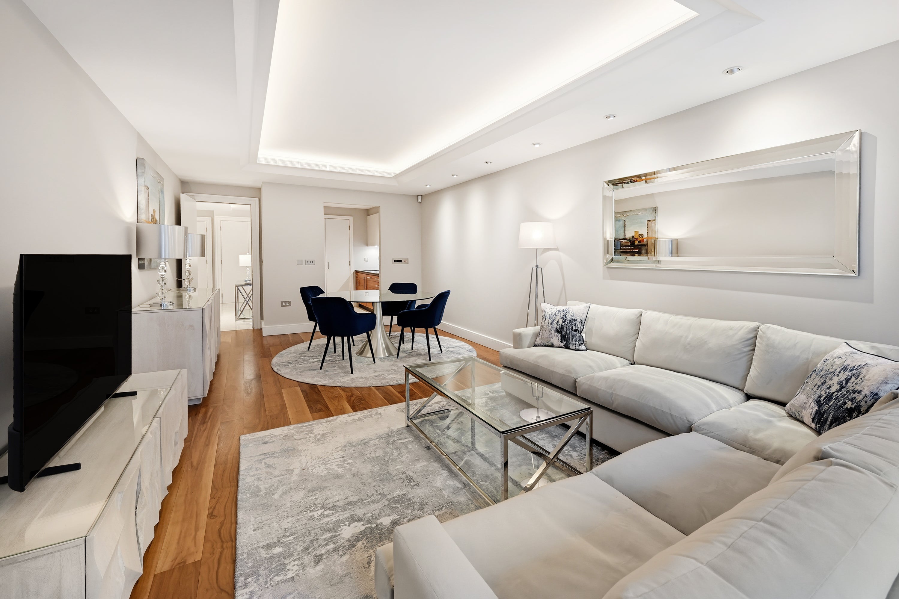 Flat Lancelot Place in City of Westminster