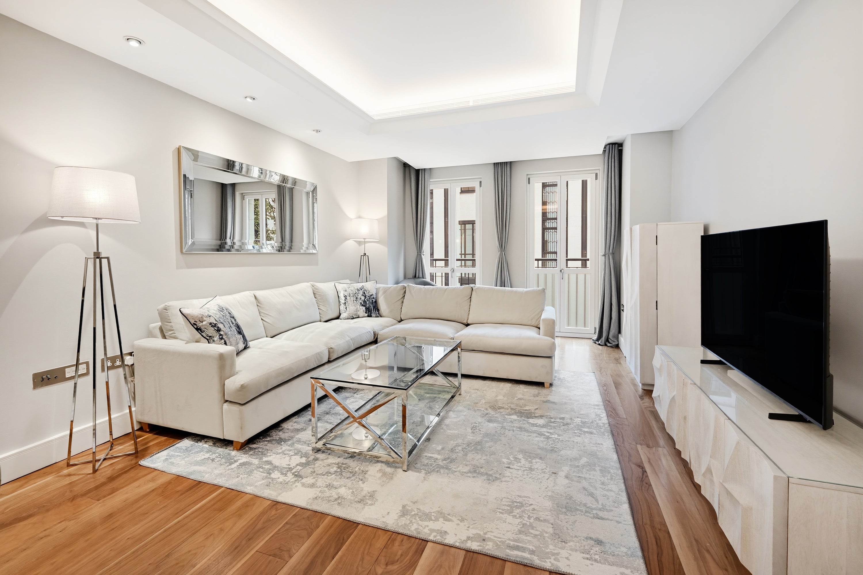 Flat Lancelot Place in City of Westminster