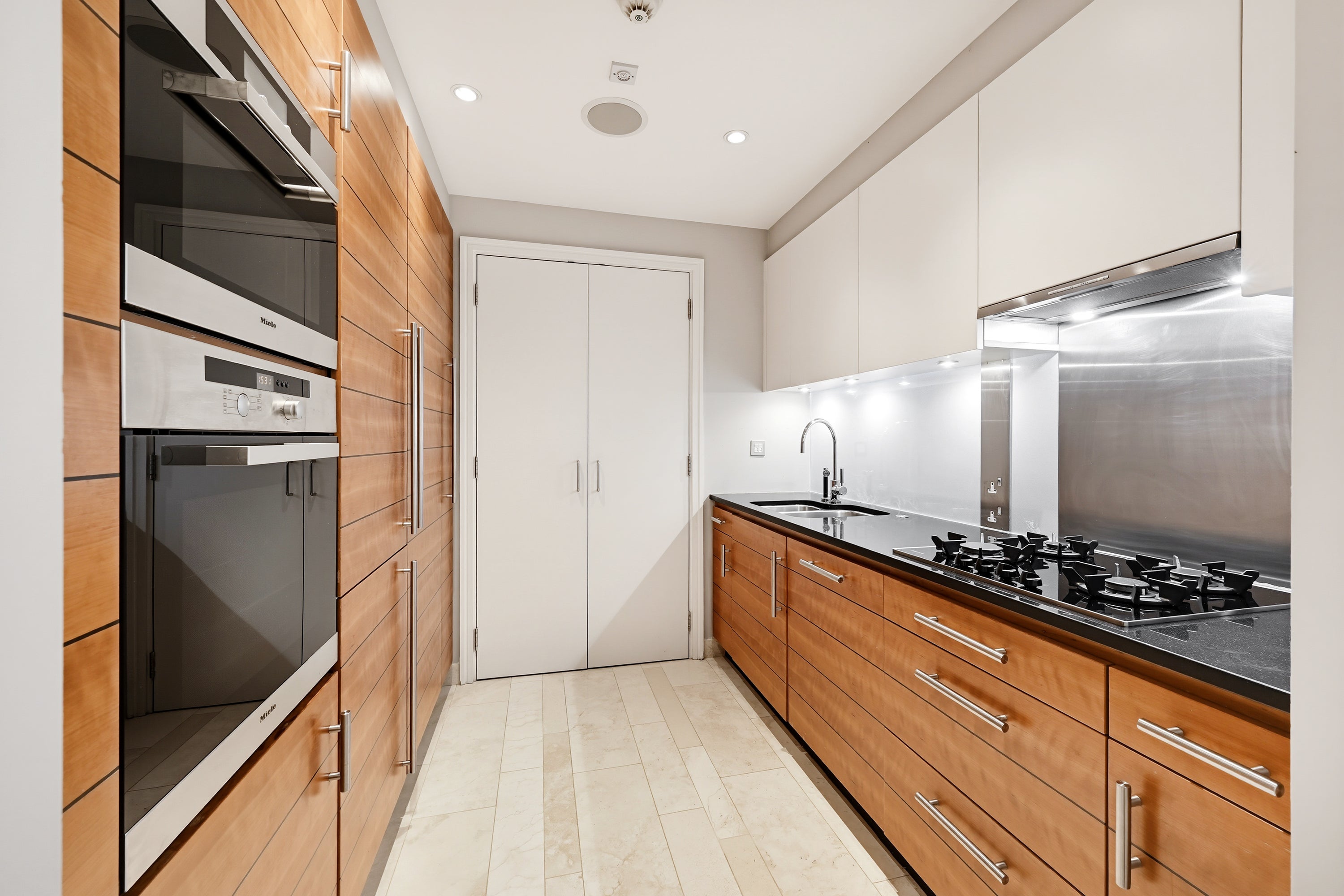 Flat Lancelot Place in City of Westminster