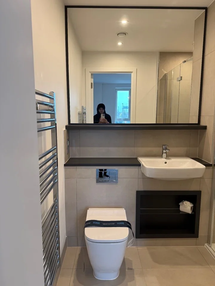 Room Chequers Lane in Greater London