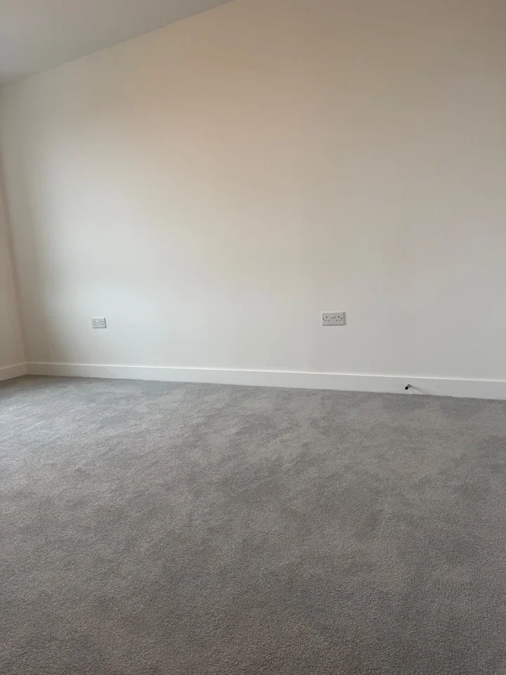 Room Chequers Lane in Greater London