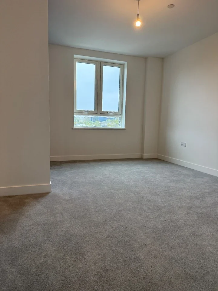 Room Chequers Lane in Greater London