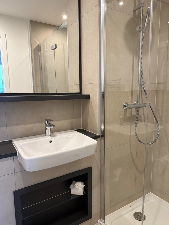 Room Chequers Lane in Greater London