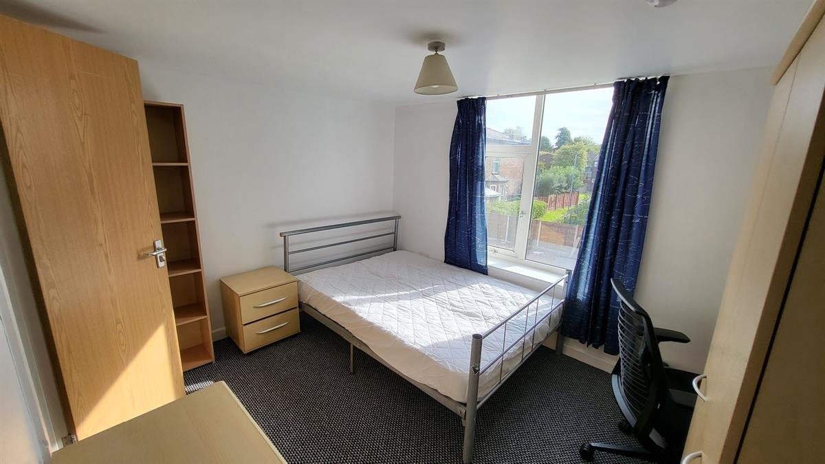 Flat Pine Grove in Manchester