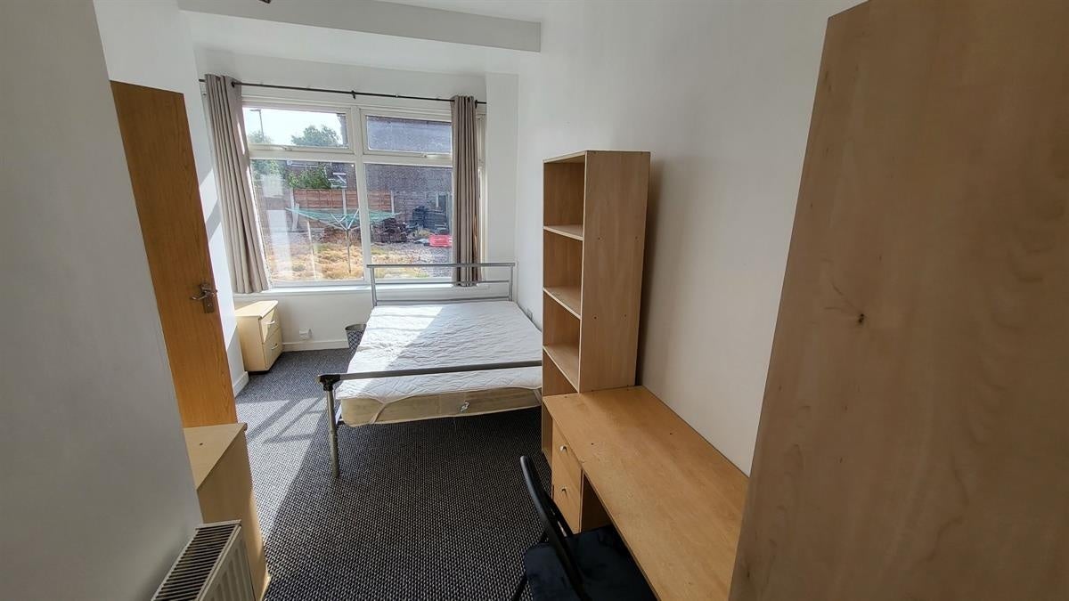 Room Pine Grove in Manchester