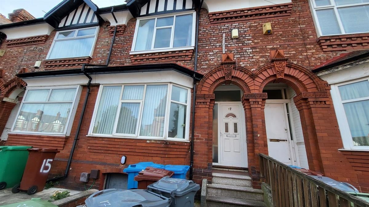 Flat Pine Grove in Manchester