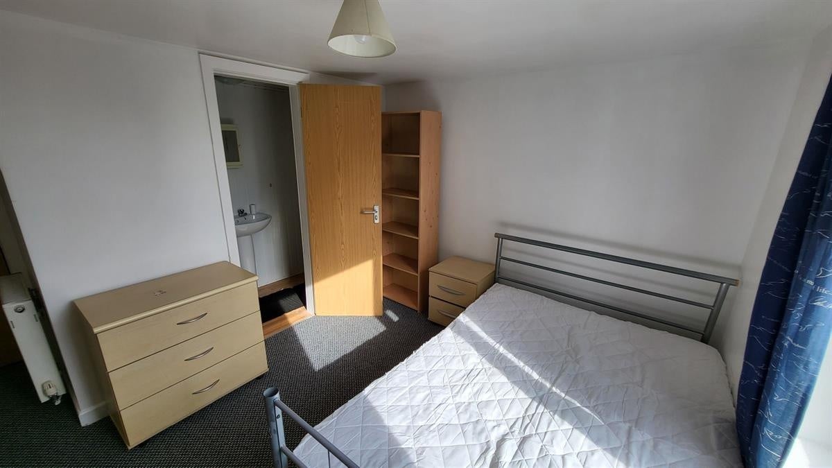 House Pine Grove in Manchester
