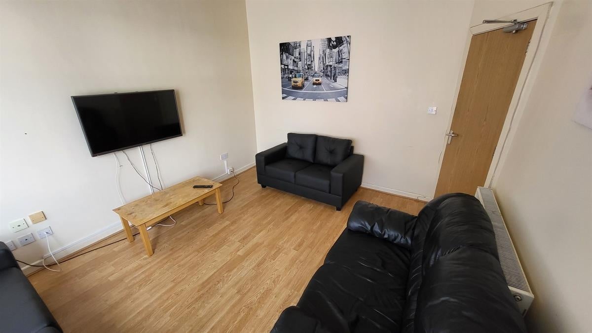 Flat Pine Grove in Manchester