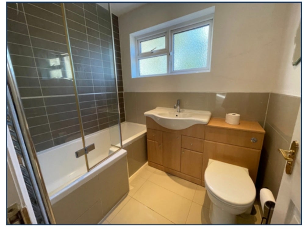 Flat First Avenue in Greater London