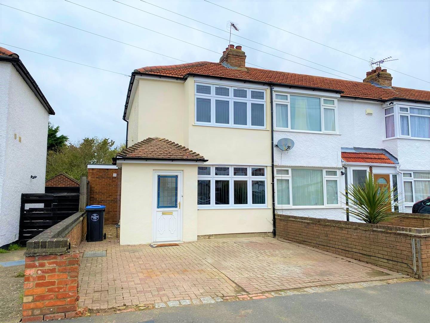 House Lynhurst Road in Greater London