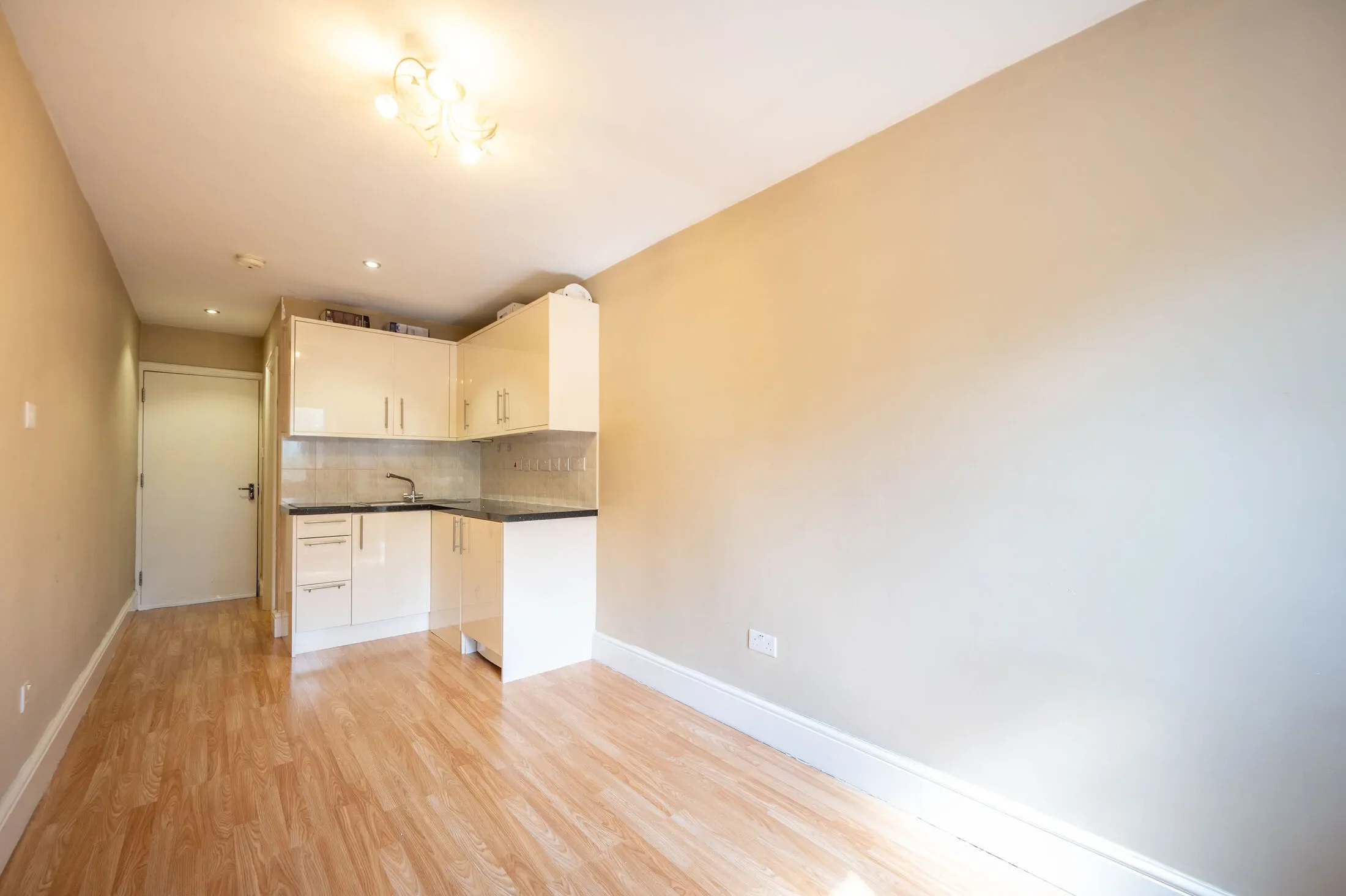 Flat Lydford Road in Greater London