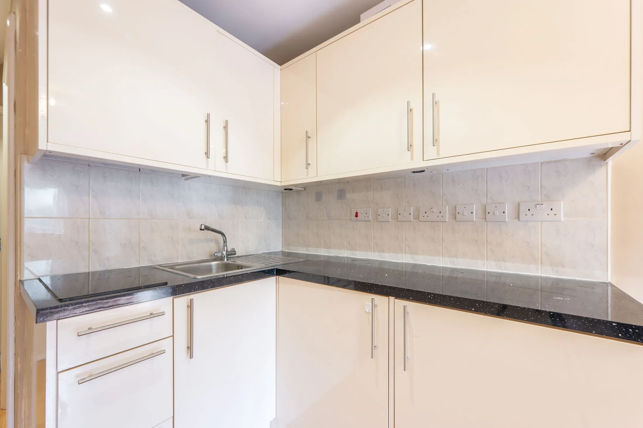 Flat Lydford Road in Greater London
