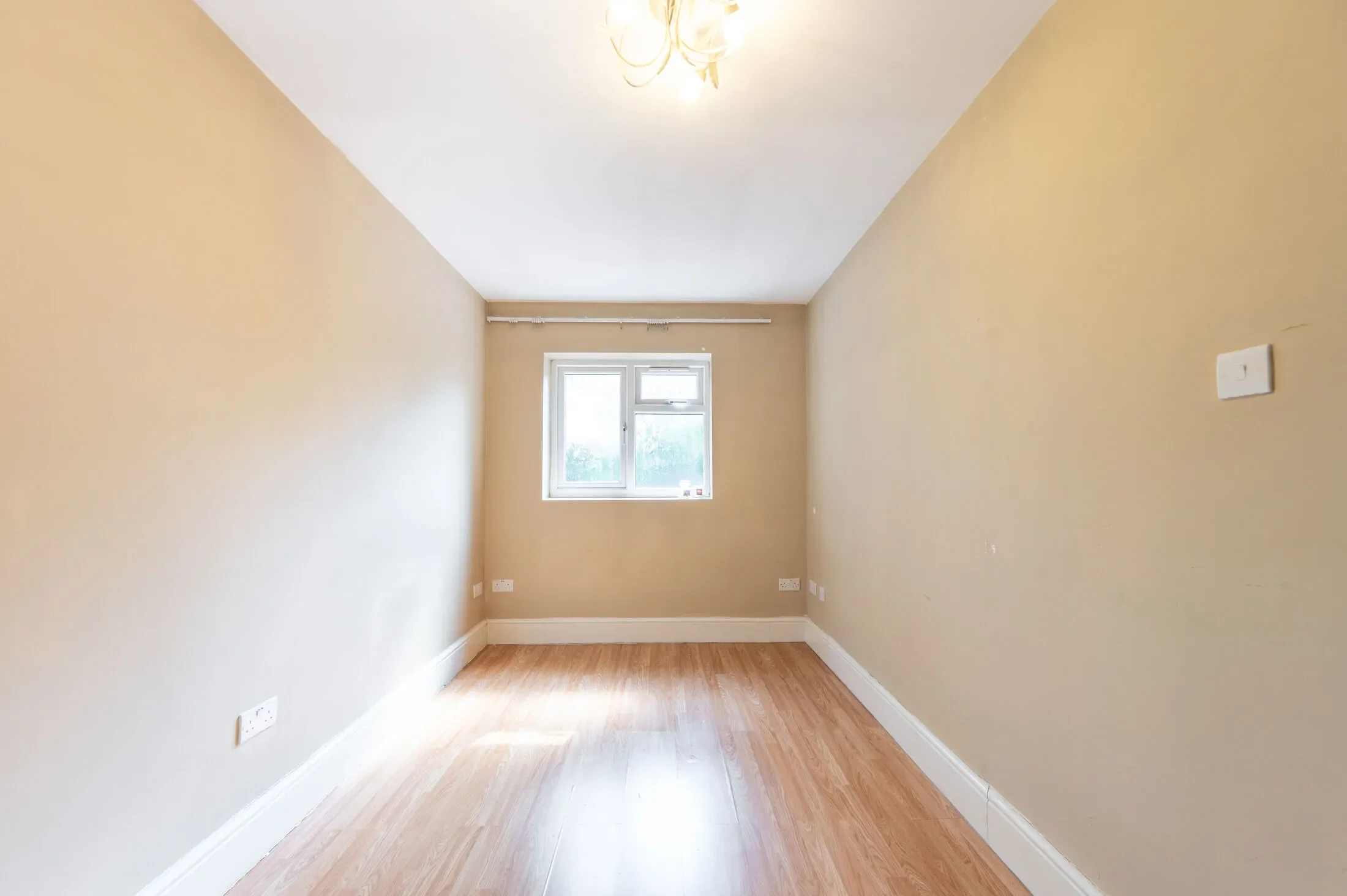 Flat Lydford Road in Greater London