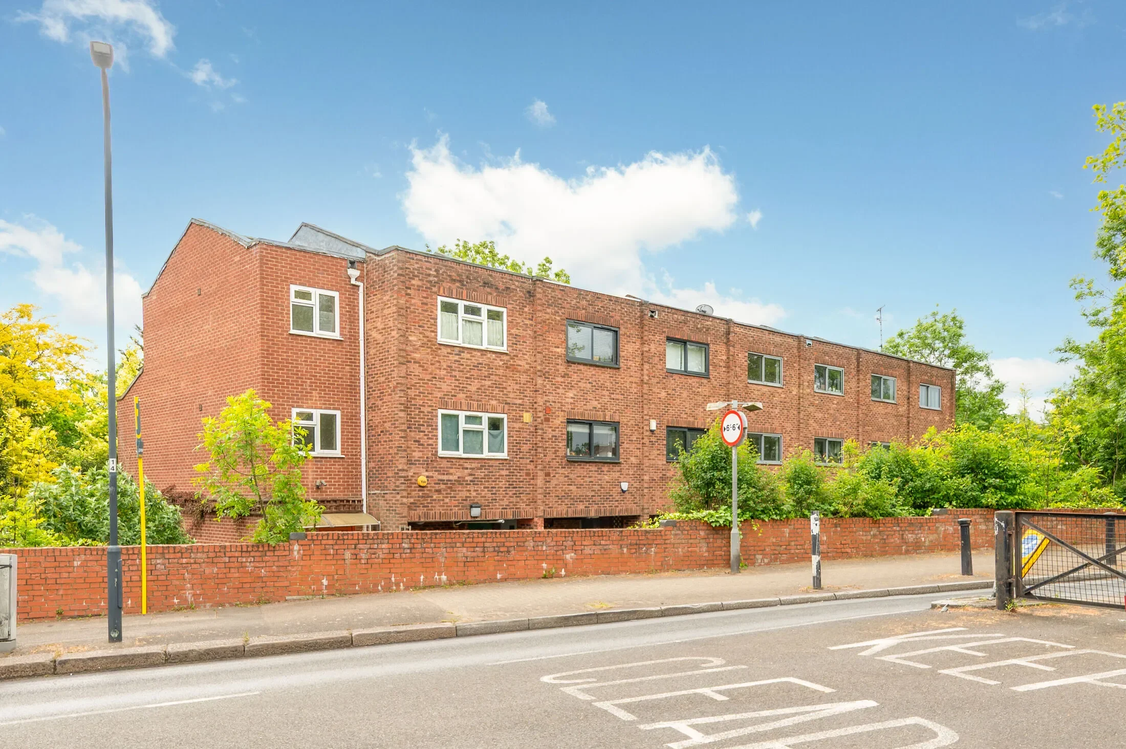 Flat Lydford Road in Greater London