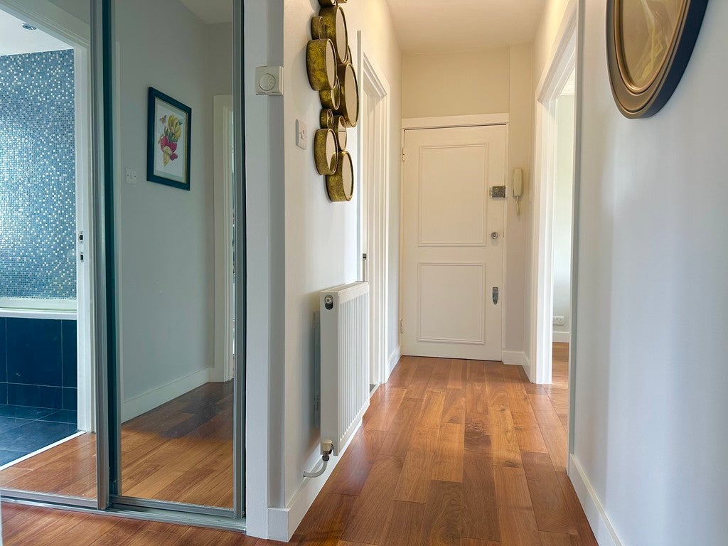 Flat Canonbury Road in Greater London