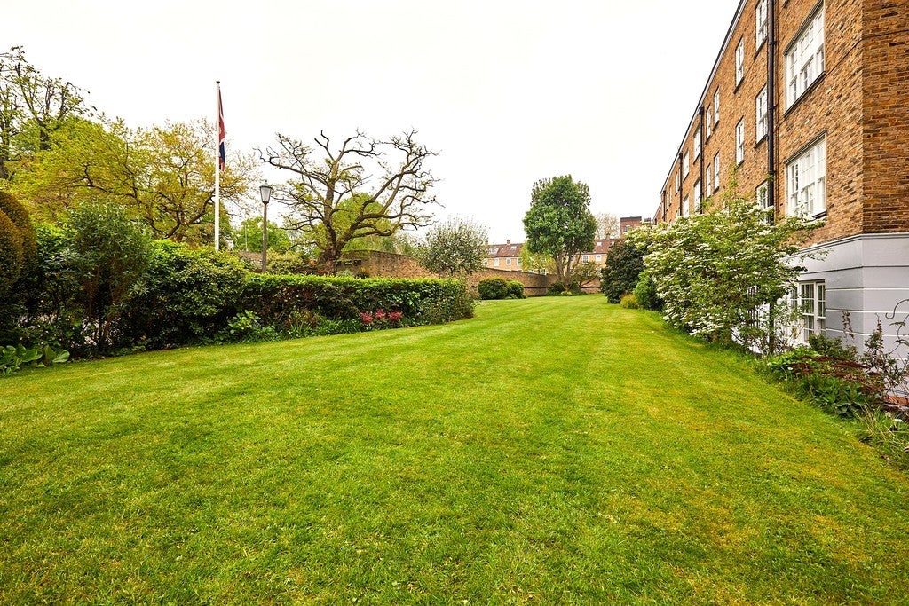 Flat Canonbury Road in Greater London
