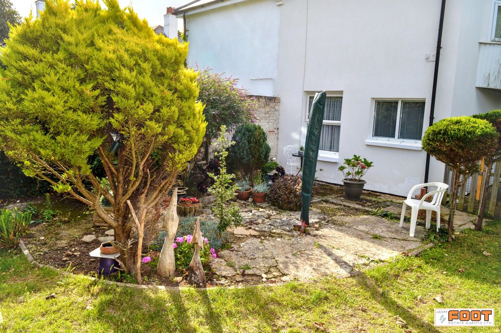 Flat St Mary's Road in Hayling Island