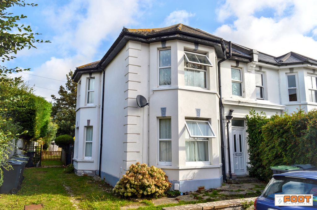 Flat St Mary's Road in Hayling Island