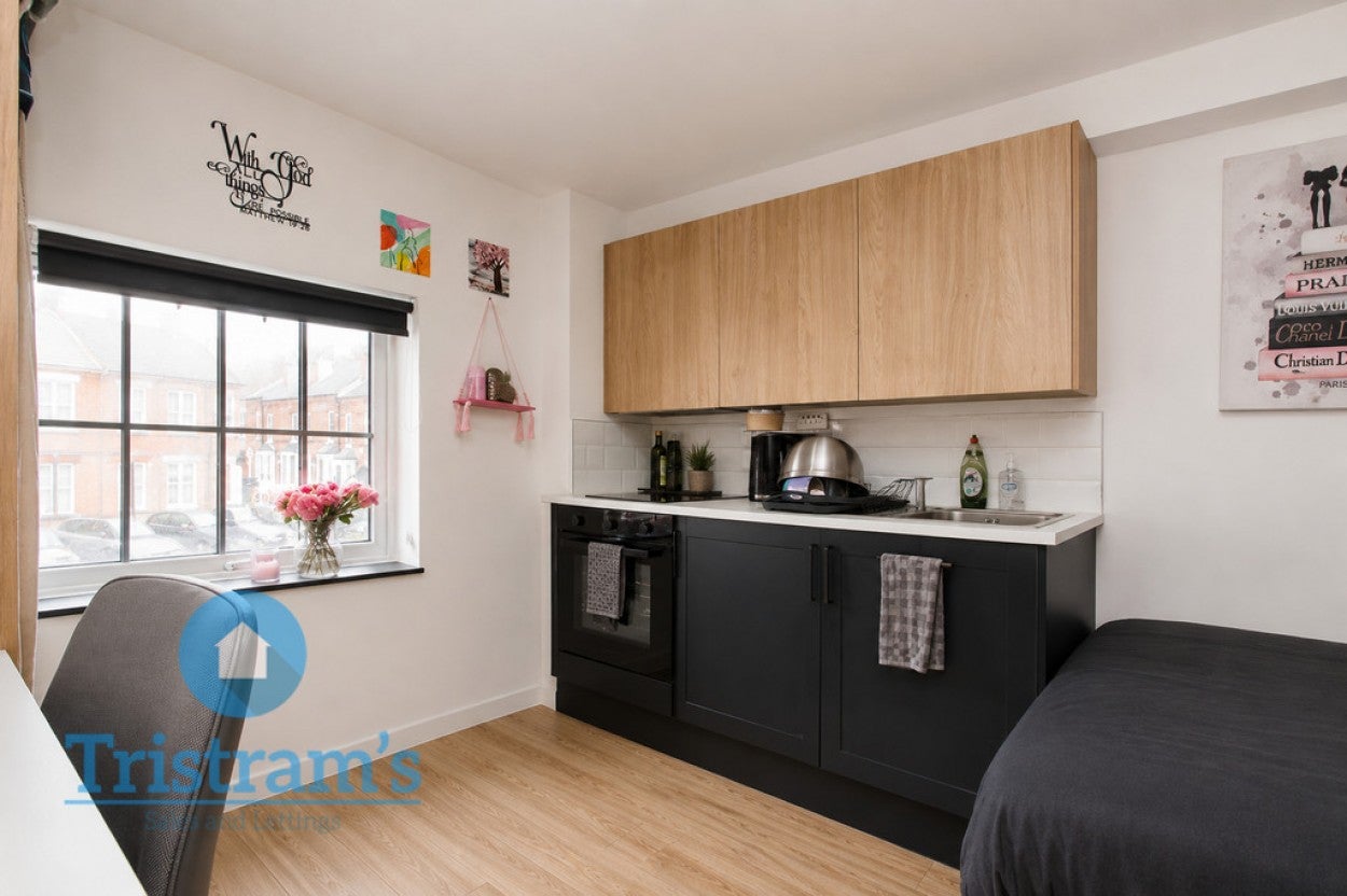 Room Johnson Road in Nottingham
