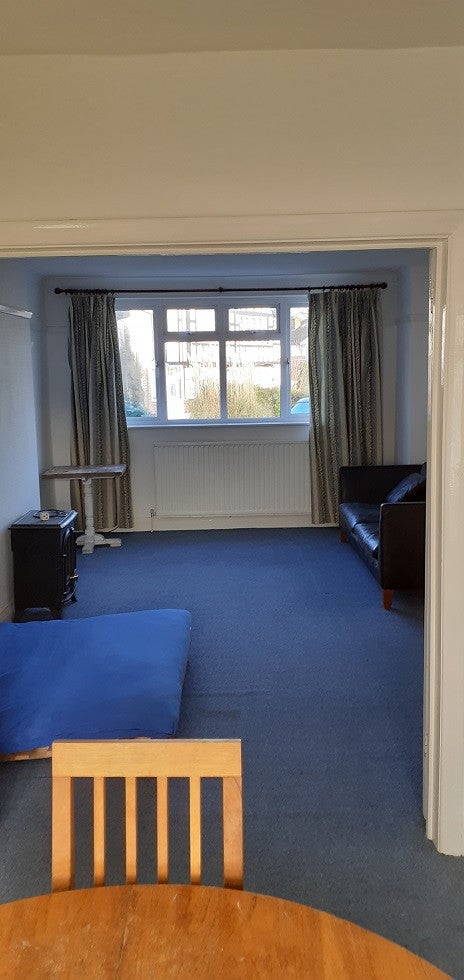 House Rowlands Avenue in Greater London
