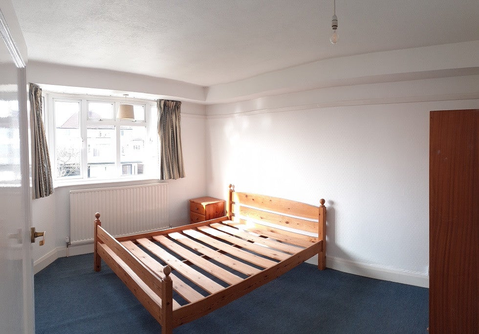 House Rowlands Avenue in Greater London