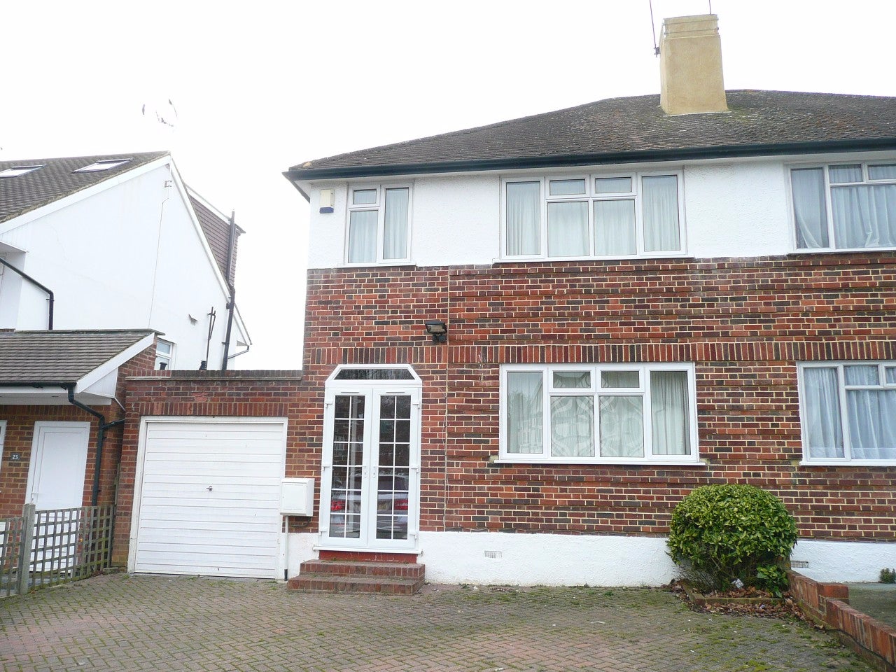 House Rowlands Avenue in Greater London