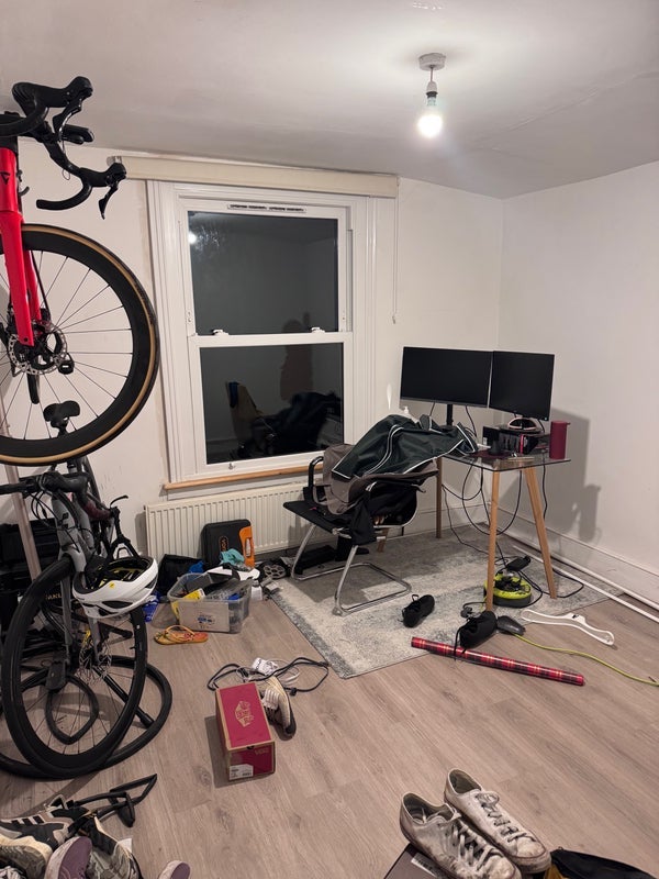 Flat Prideaux Road in Greater London