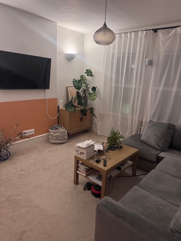 Flat Prideaux Road in Greater London