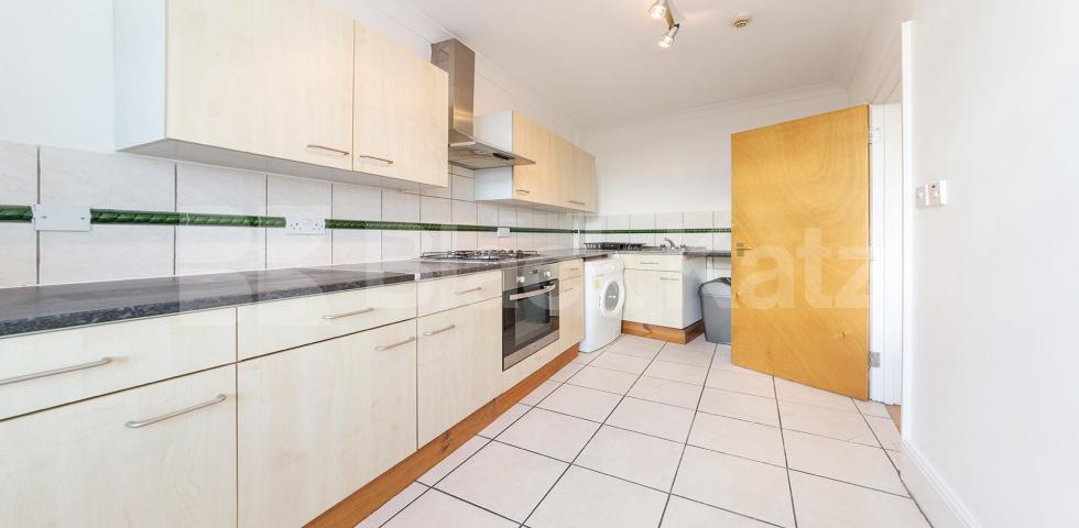 Flat Iverson Road in Greater London