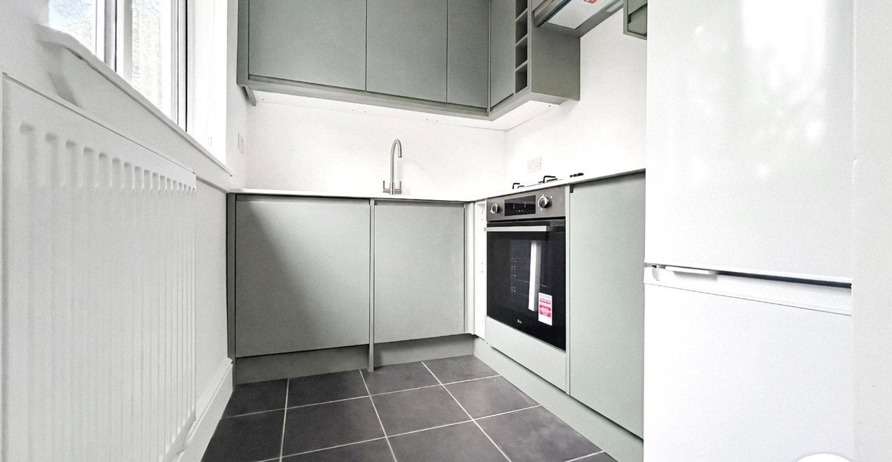Room Burr Close in Greater London