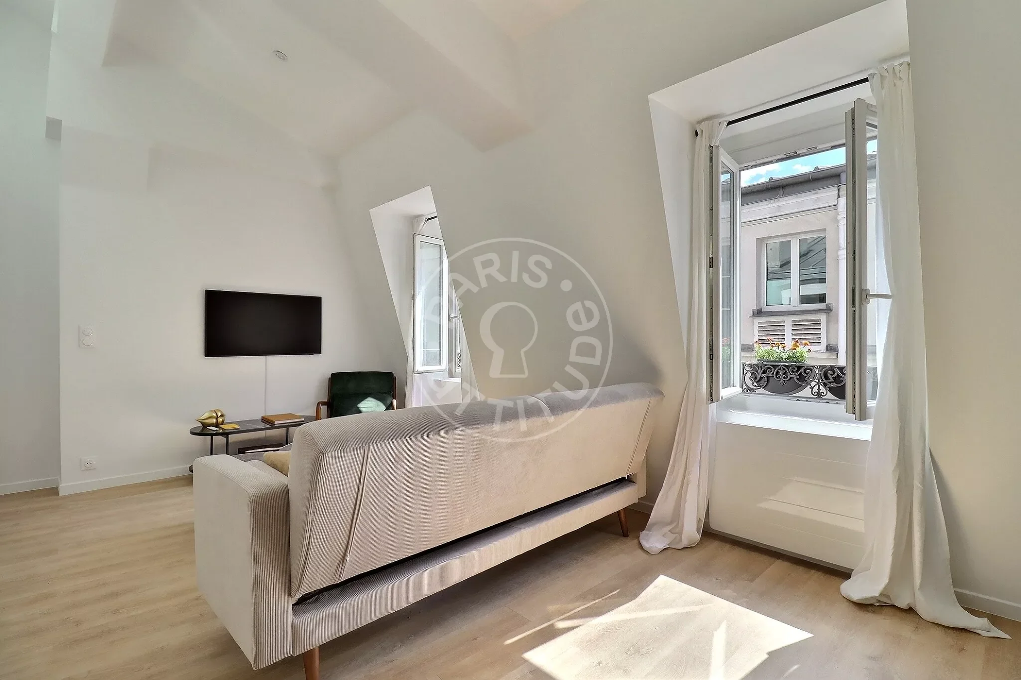 Flat Rue Bayen in Paris