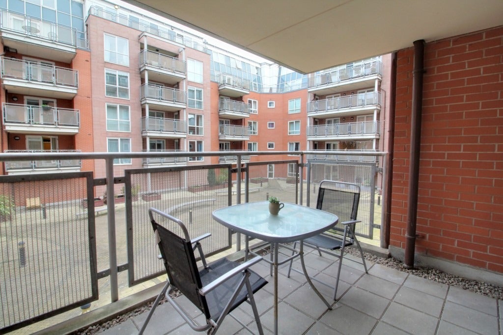 Flat Regent Place in Birmingham